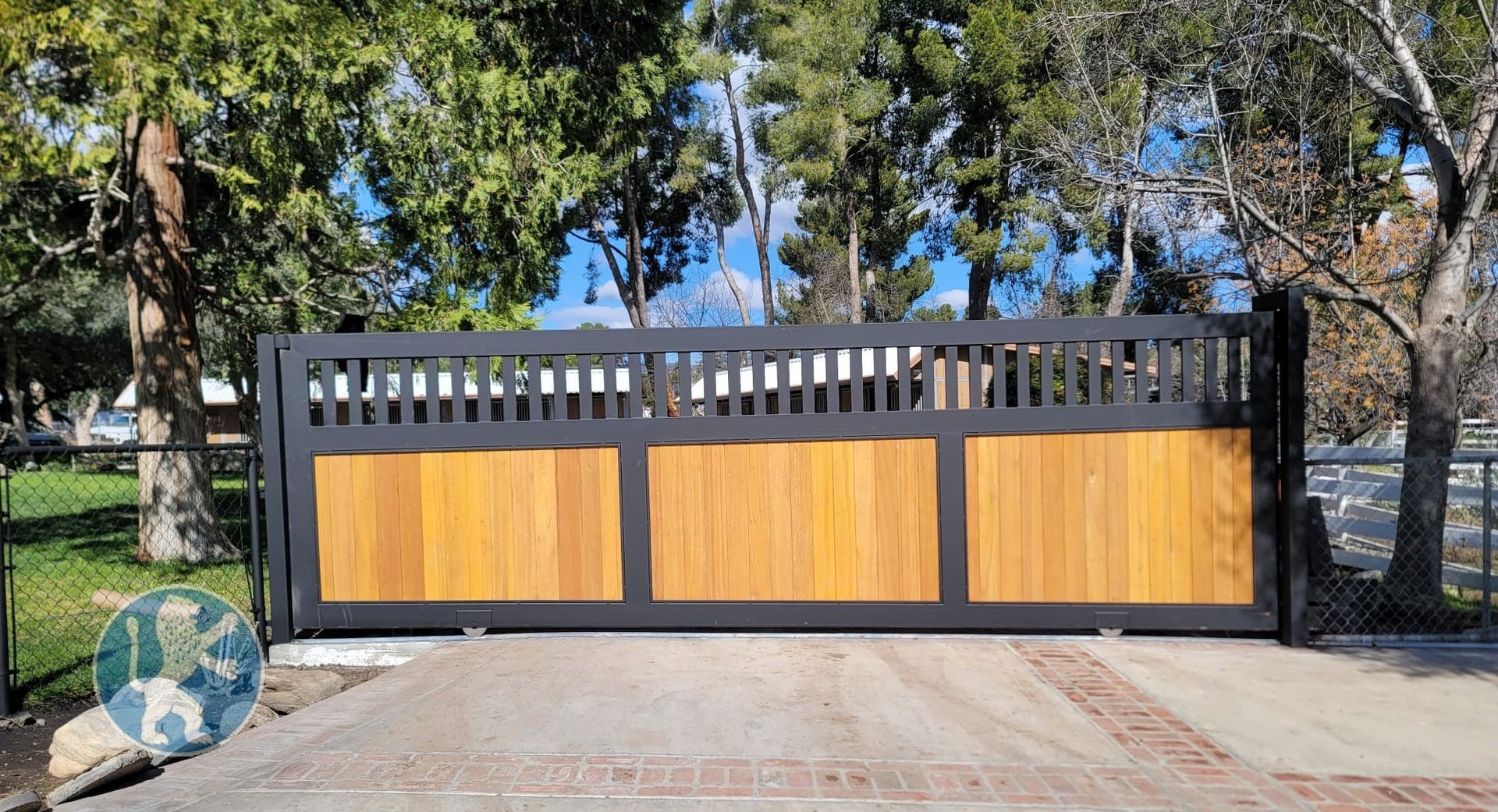 Shaker Style Vertical Wood Gate with Metal Bars on Top