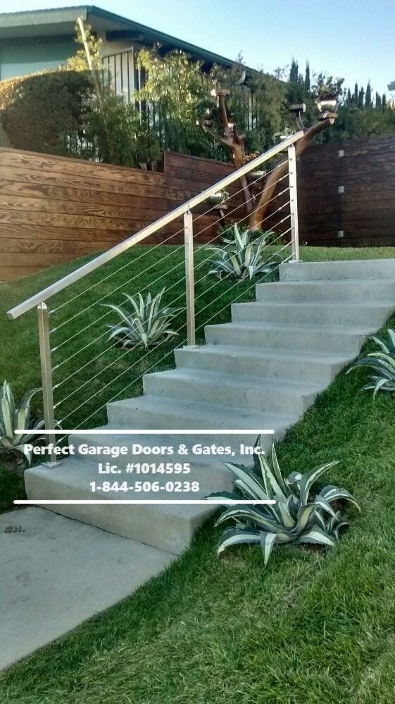 Custom Stainless Steel Cable Single-Side Stair Raling with Iron Posts & Top Rail