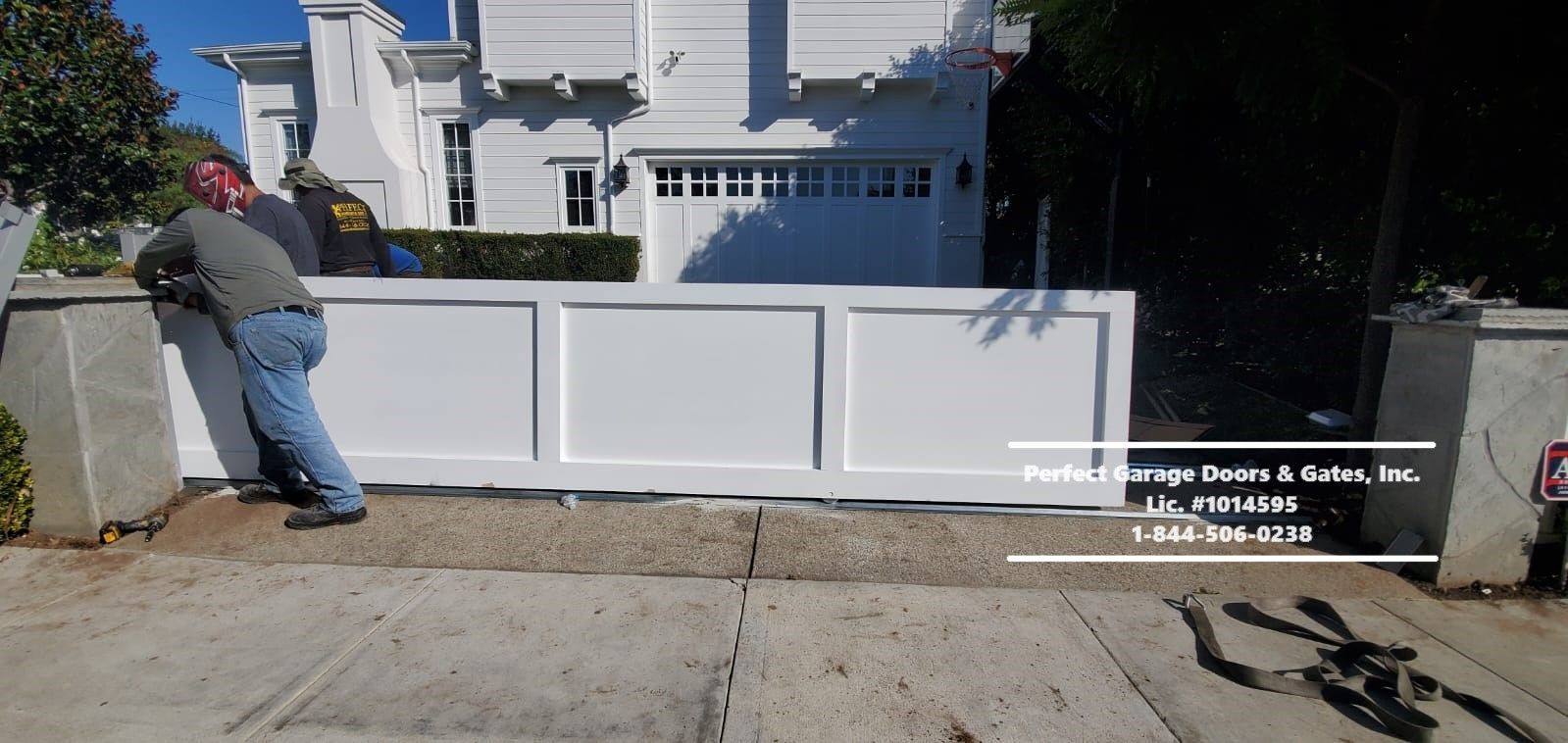 Custom Painted Shaker Style XDF Wood Sliding Driveway Gate with Iron Frame