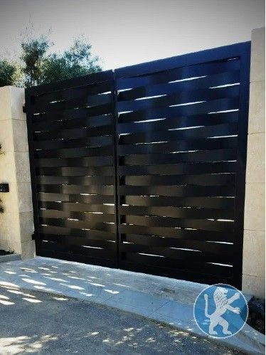 Custom Horizontal Woven Pattern Iron Double Driveway Swing Gate