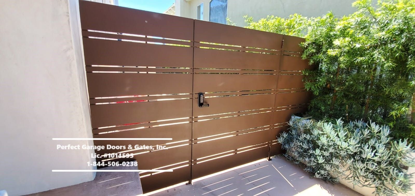 Custom Horizontal Flat Bar Iron Side Gate with Fence Panels