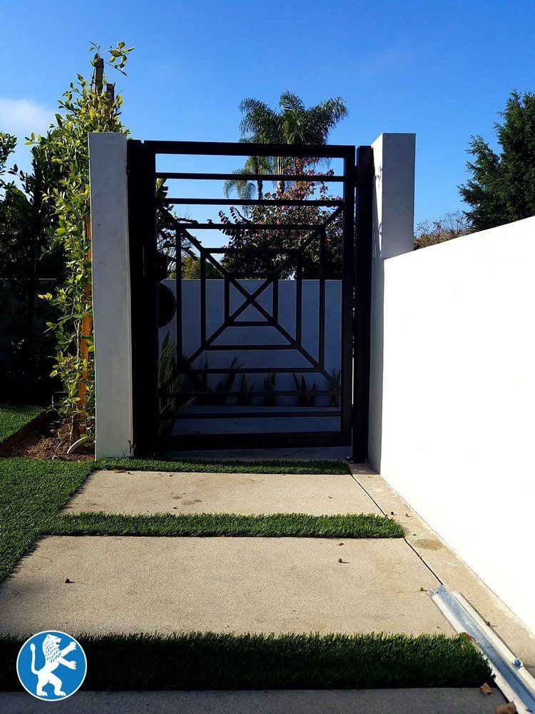 Custom Modern Style Iron Side Gate